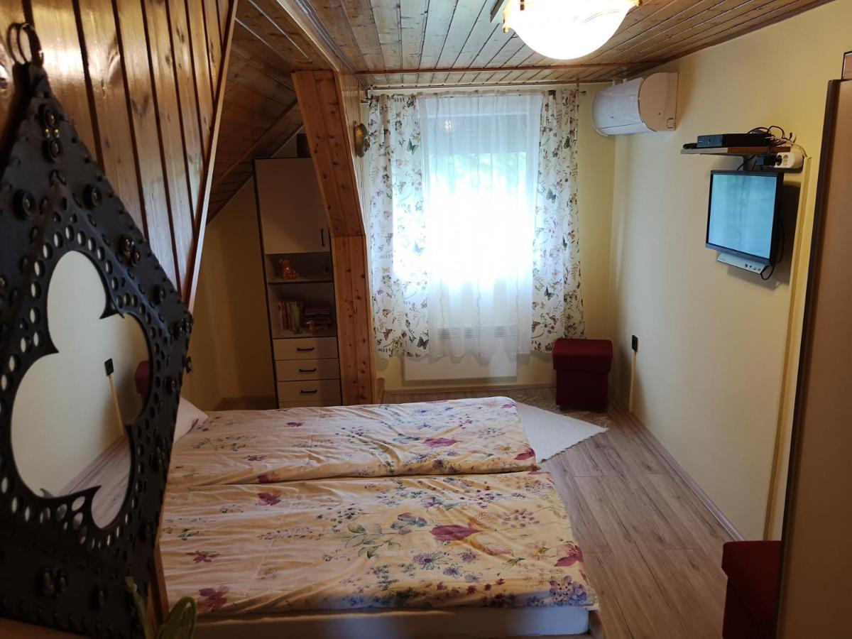 Szabo Vendeghaz Hotel Siklós Eksteriør billede